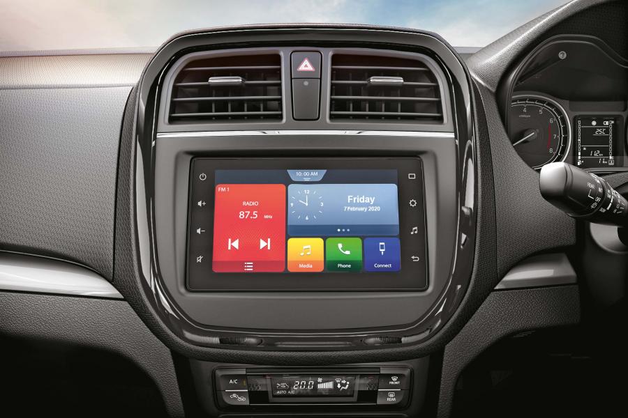 Детали интерьера Maruti-Suzuki Vitara Brezza 2020 года  (фото 4 из 7)